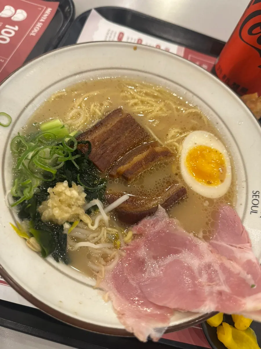 Mild-broth dongpo pork jambon ramen