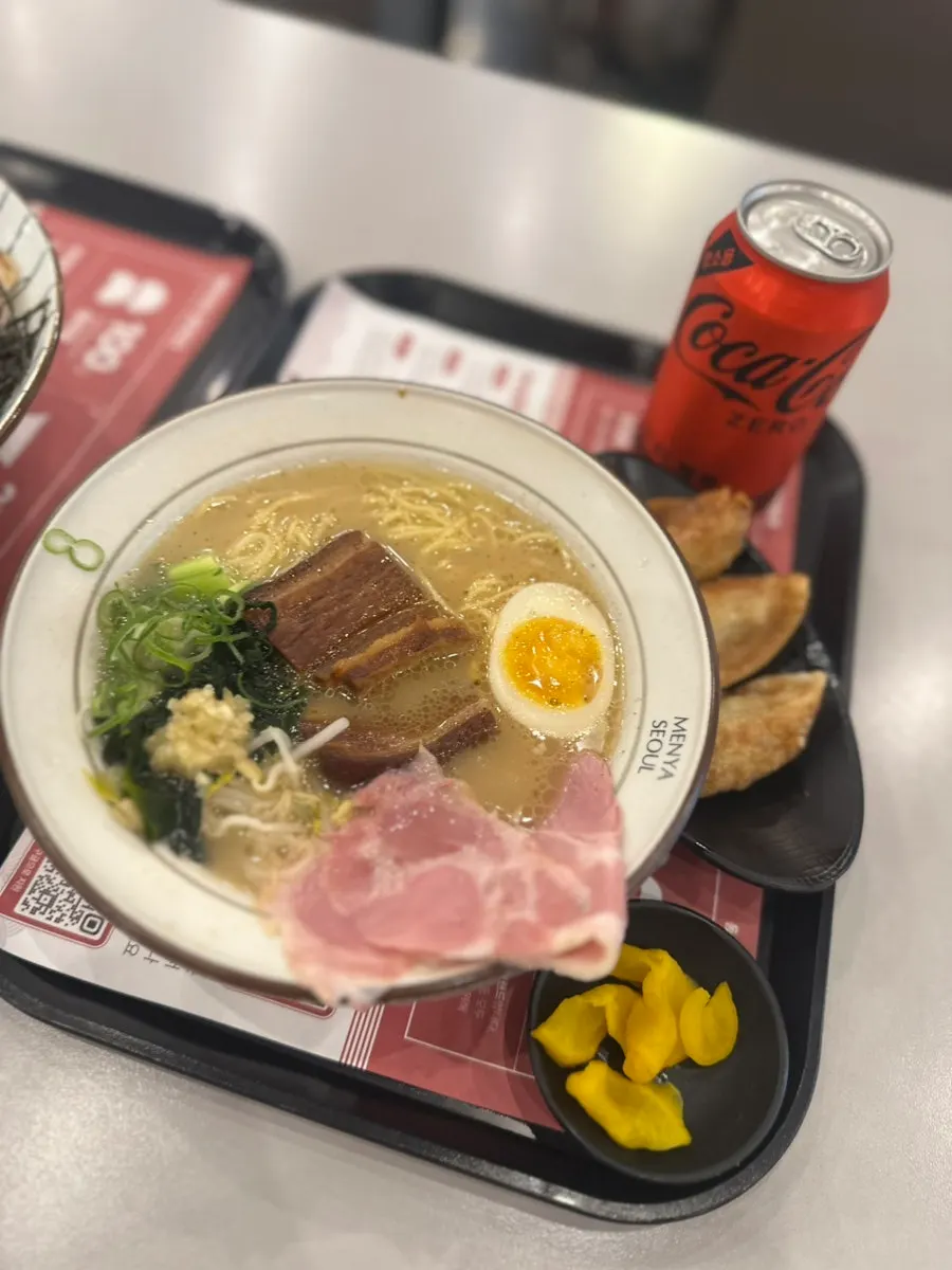 Thick jambon topping on ramen