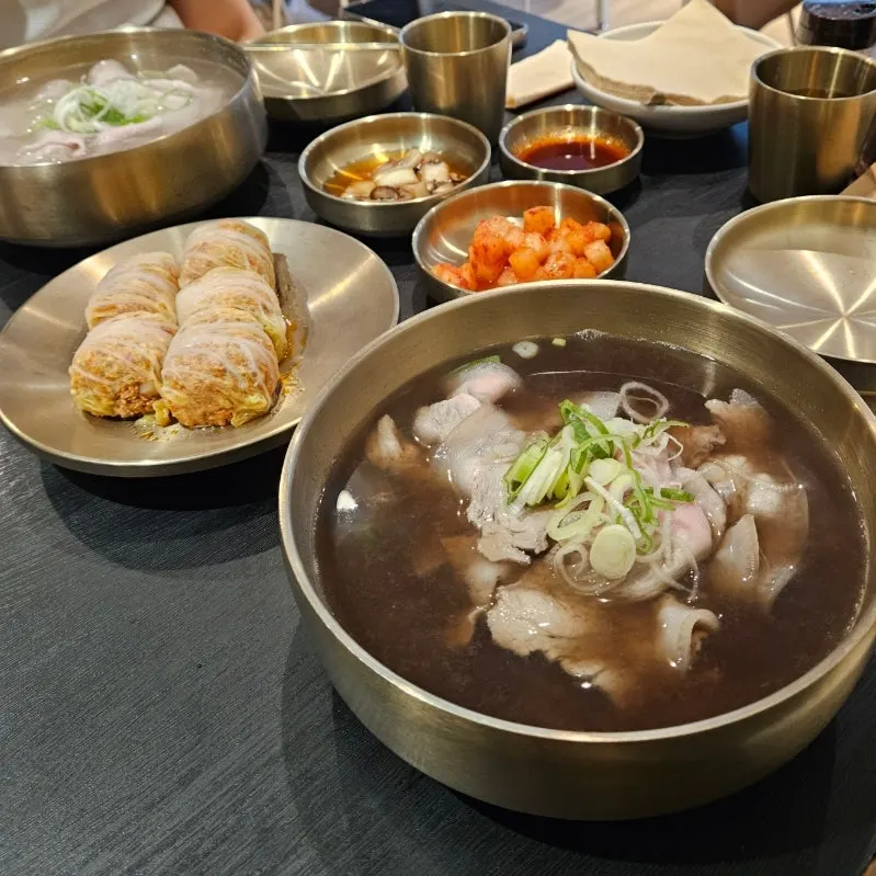 돼지곰탕 약곰탕 배추만두 주문 메뉴