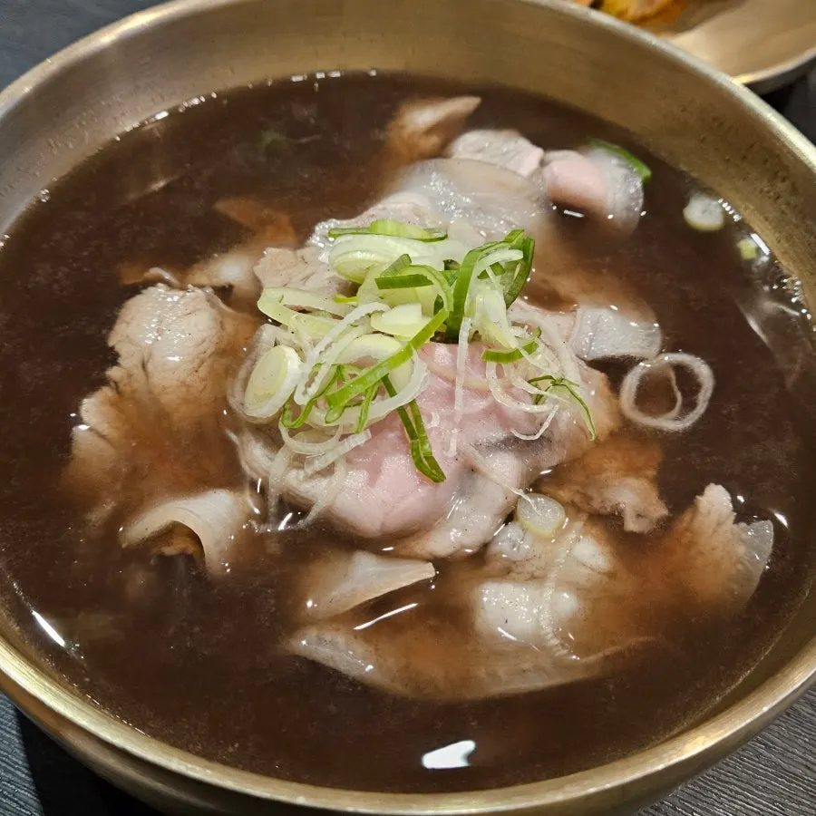 은은한 약재 향의 약곰탕