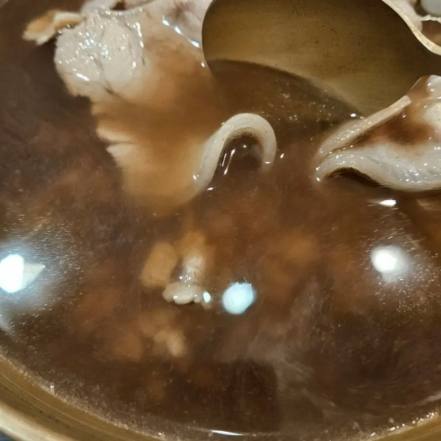 돼지곰탕과 다른 스타일의 약곰탕
