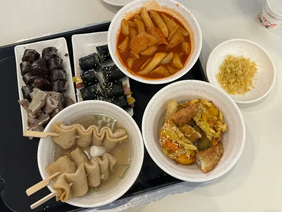 A filling Hyeonseonine Combo Set