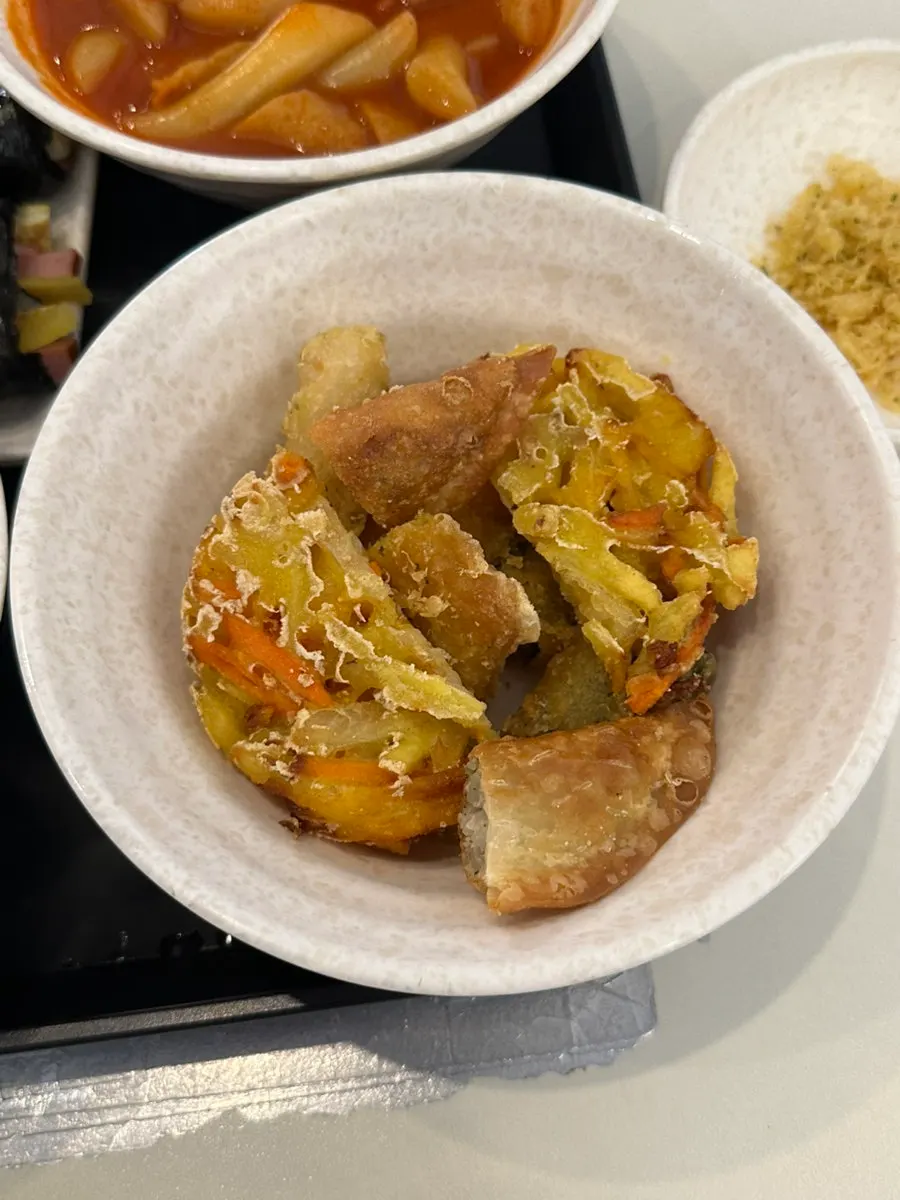 Sweet-spicy tteokbokki and Korean snack dishes