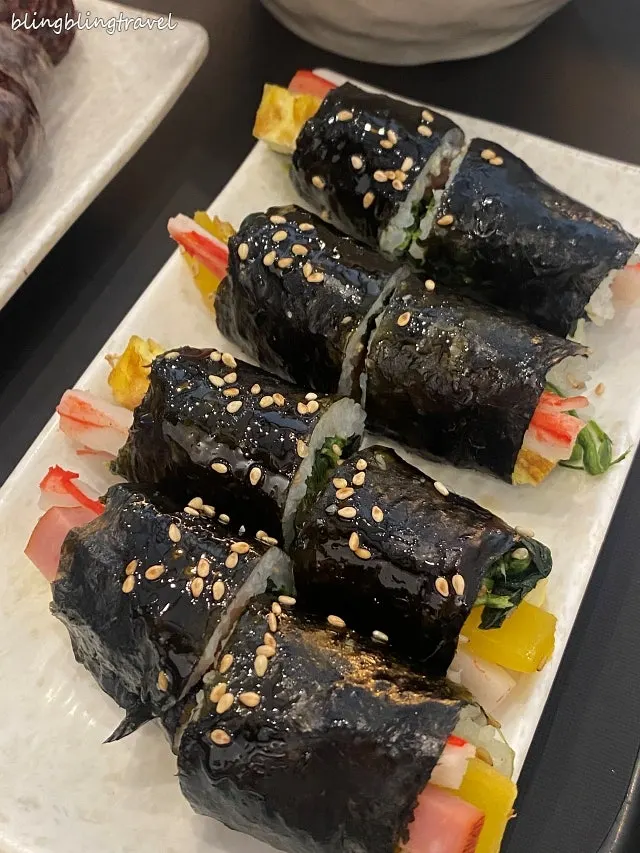 汤汁辣炒年糕和鱼饼