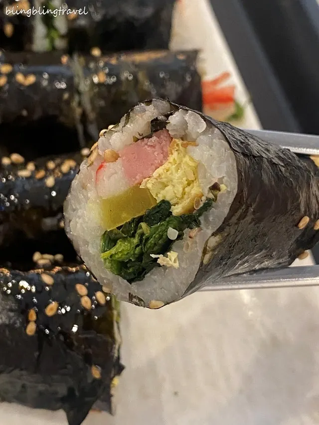 一盘温和辣味辣炒年糕
