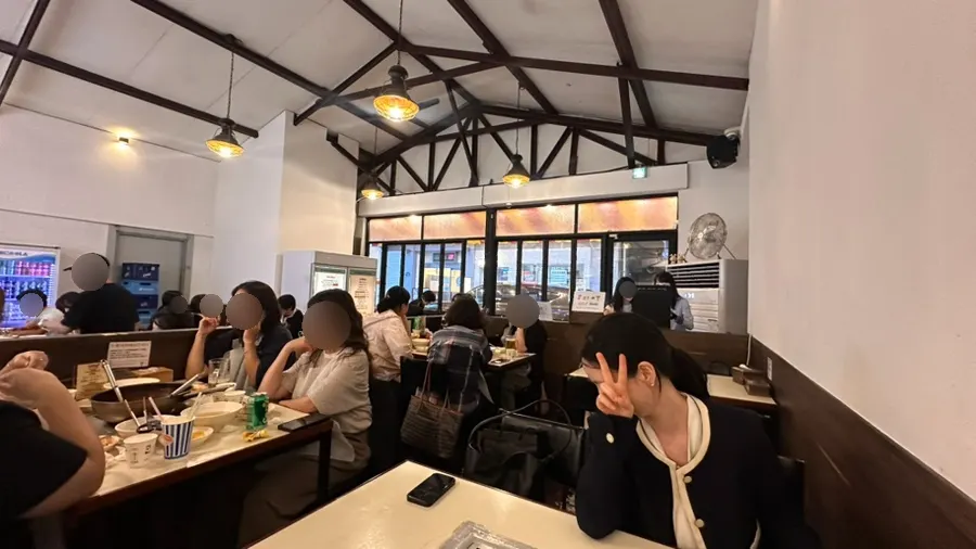 층고 높고 좌석 많은 현선이네 용산본점 내부