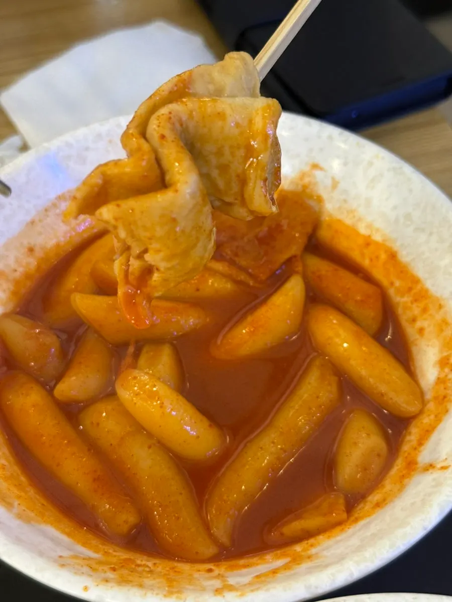 Mild tteokbokki with plenty of sauce