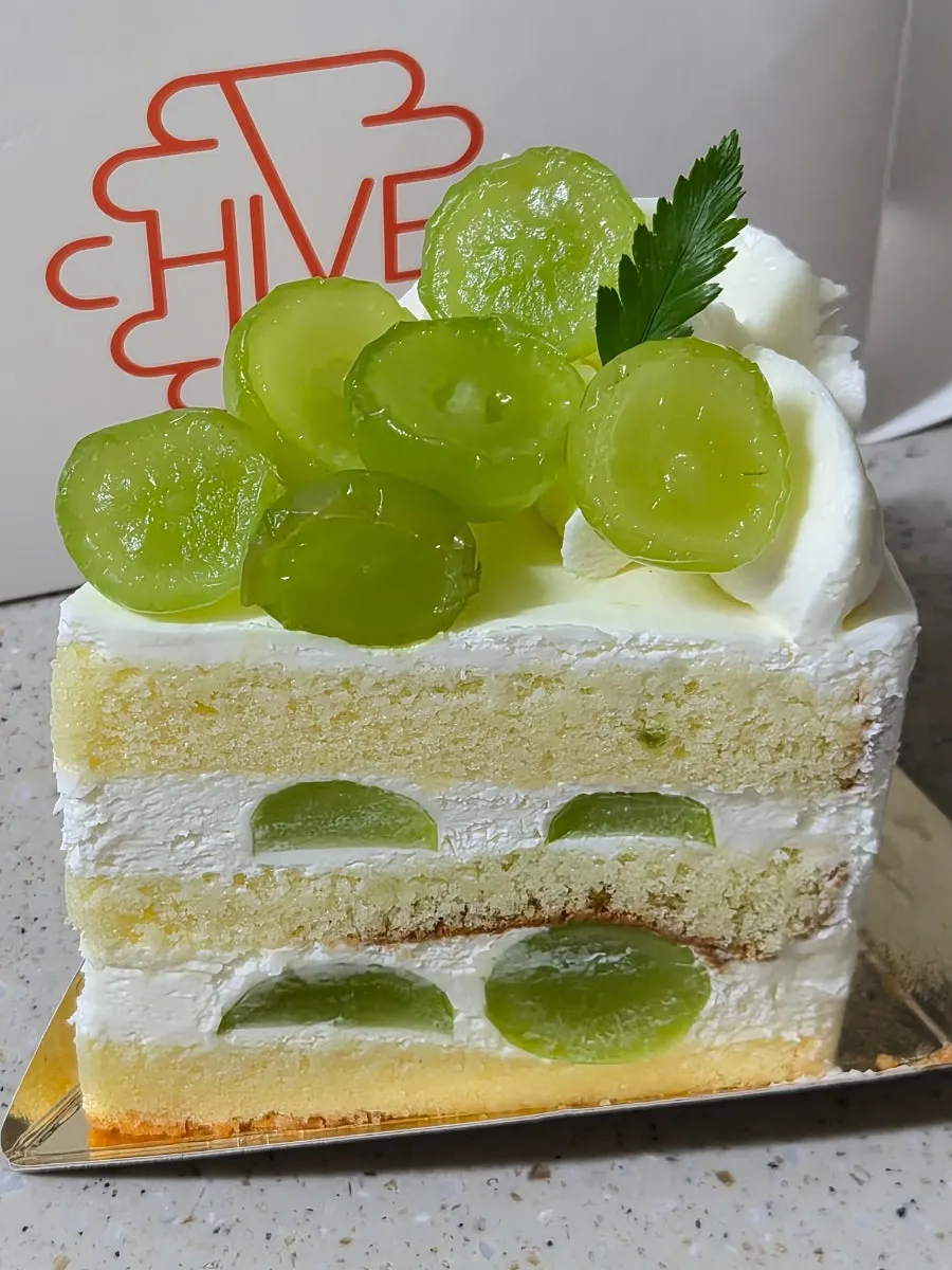 Yogurt cream cake with shine muscat grapes