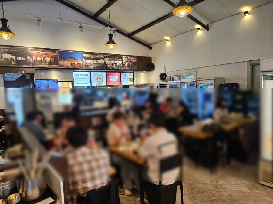 Seating inside Hyeonseonine Yongsan Main Branch