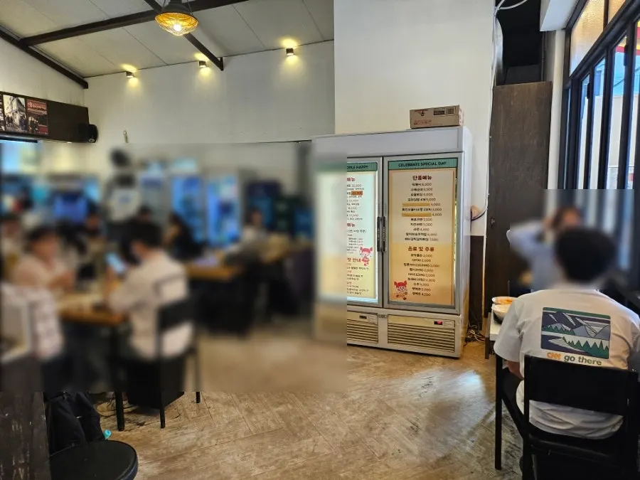 Interior view of Hyeonseonine Yongsan Main Branch