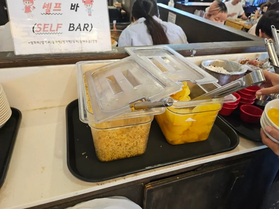 Basic items at Hyeonseonine's self-service bar