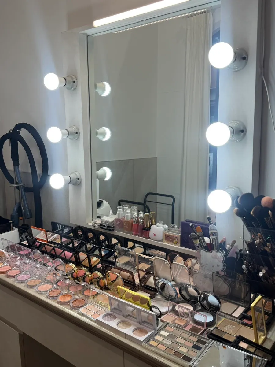 Curtain-separated makeup space