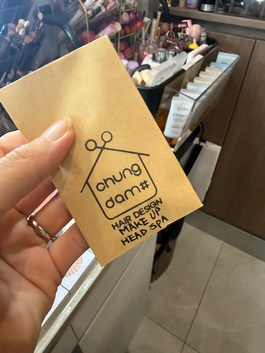 Selecting lashes suited to the eyes