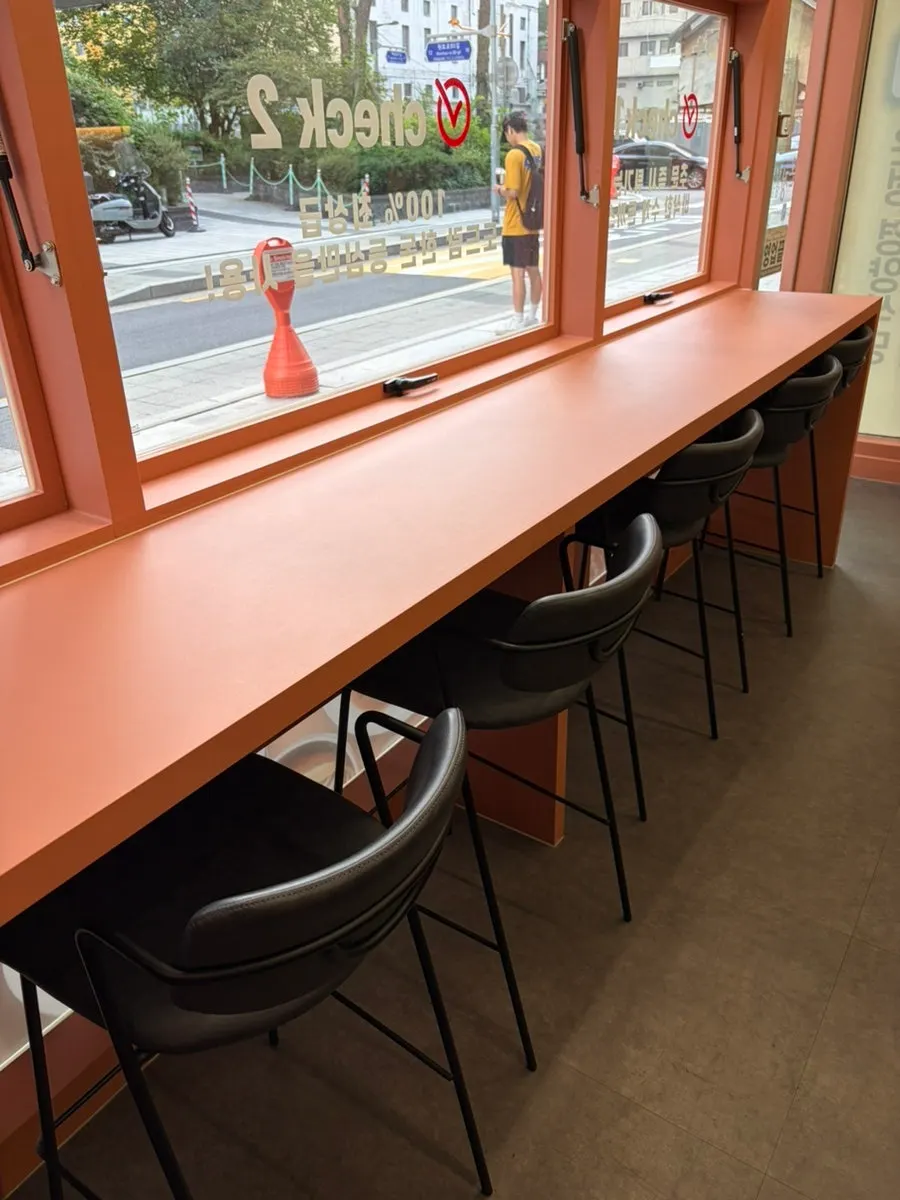 Interior of Onjeong's Yongsan branch