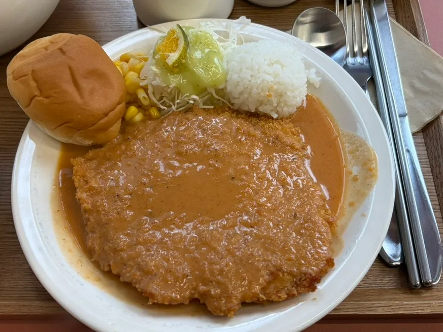 Composition of the gyeongyangsik pork cutlet set