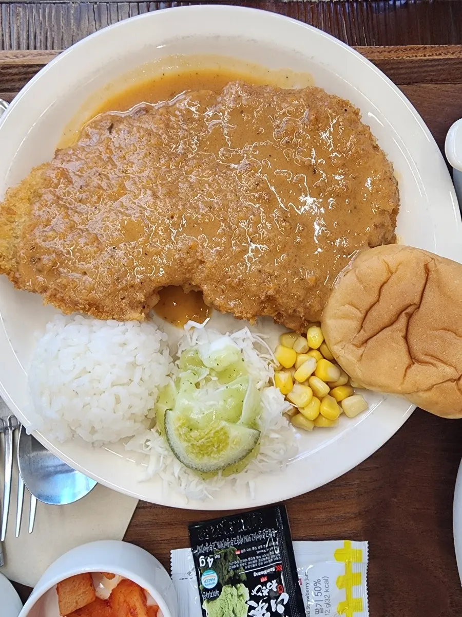 Regular pork cutlet and cheese pork cutlet