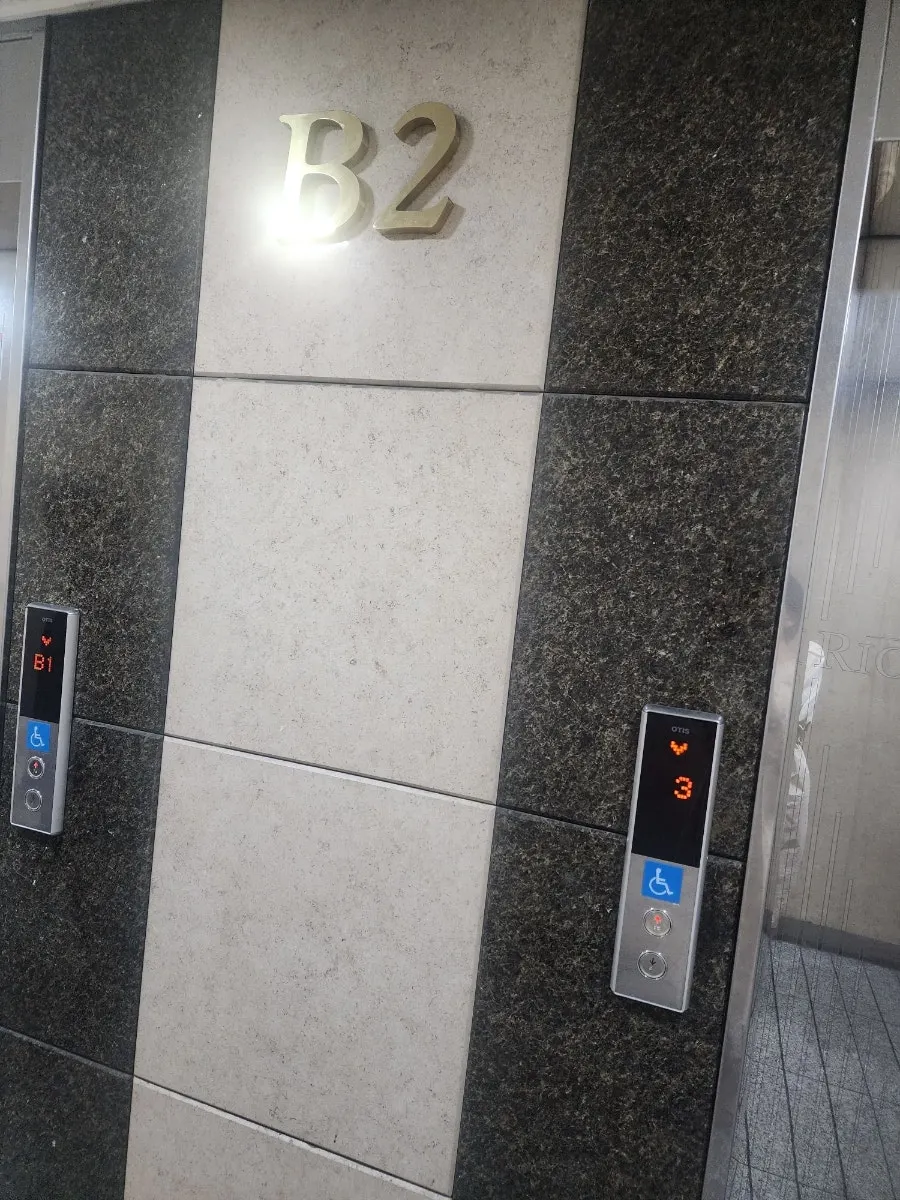 Free parking information for dining customers