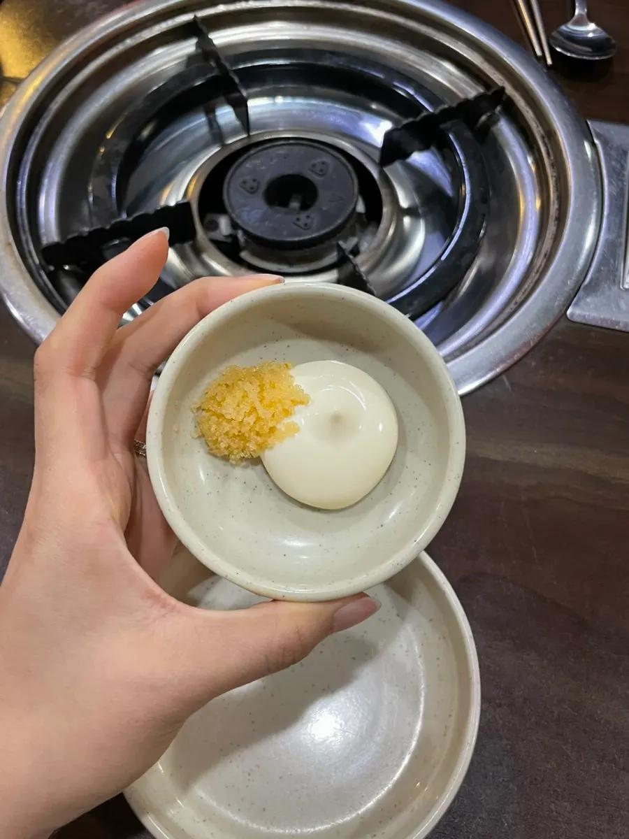 마요네즈와 날치알을 섞은 소스