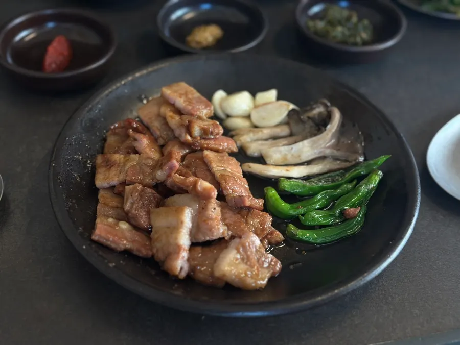 Garlic and shiitake mushroom accompaniments