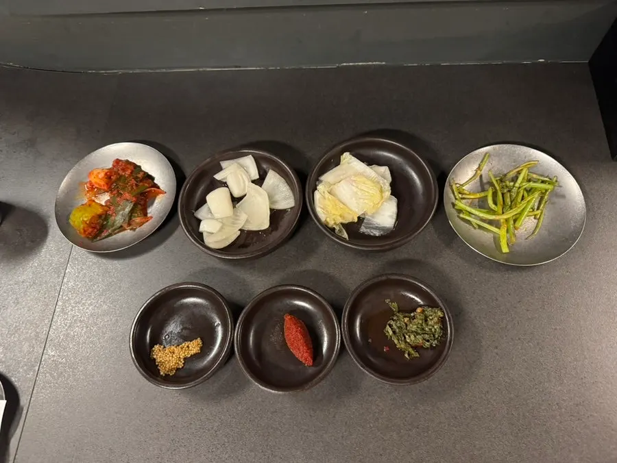 Green-onion kimchi, pickled onions, watery kimchi, and sauces
