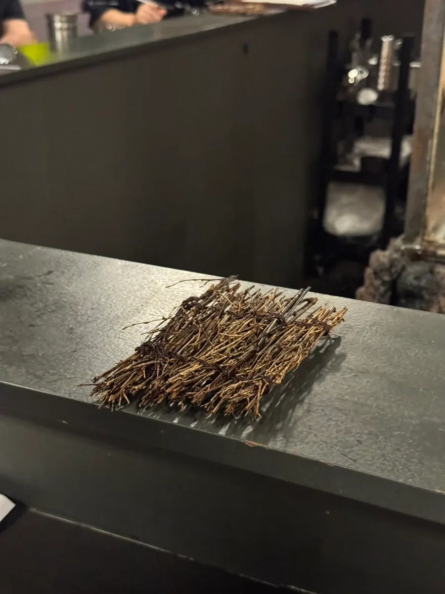Rice-straw-style stand used to serve the meat