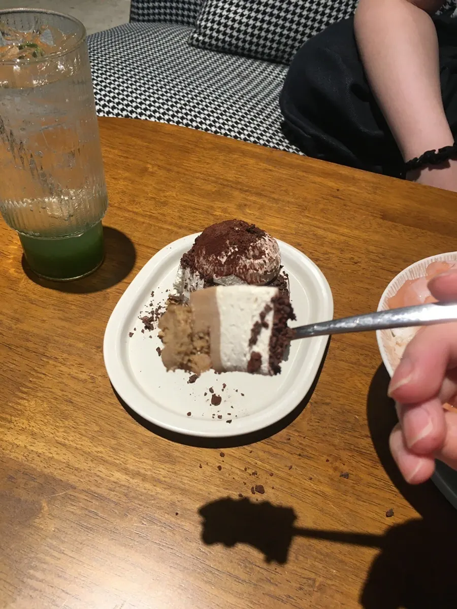 커피갸또쇼콜라 케이크 단면