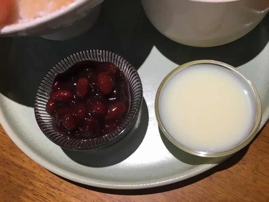 연유를 뿌린 백도빙수