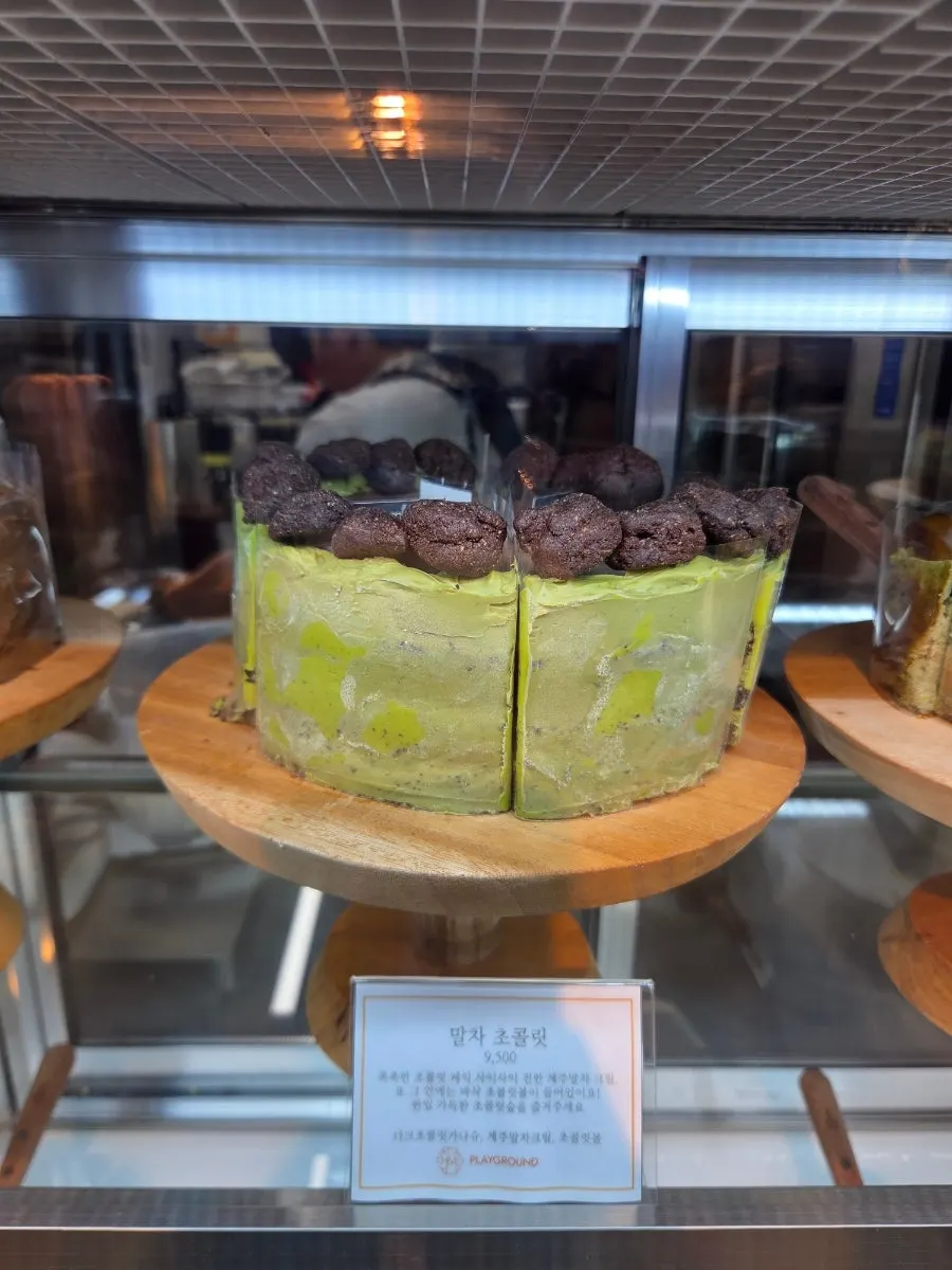 Kek buah di showcase