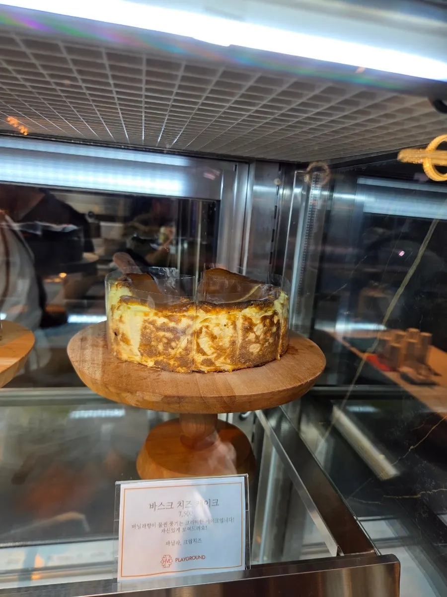 Kepingan kek jenis coklat dipamerkan