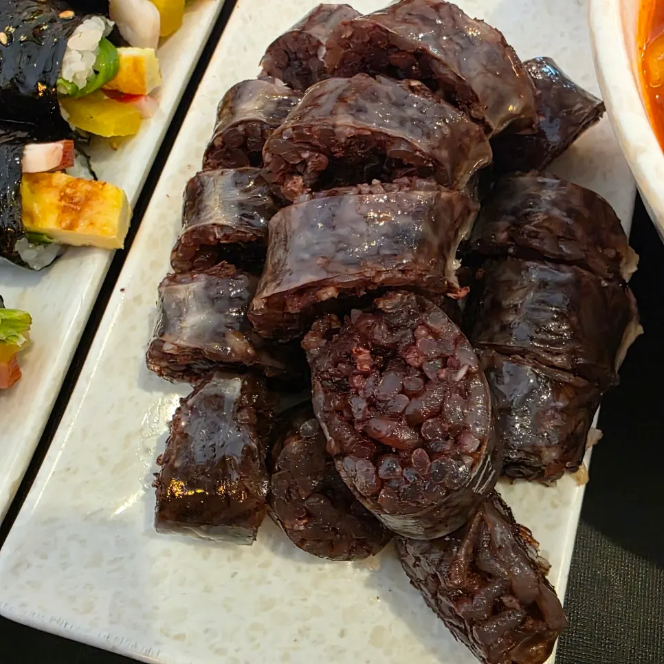 Atmosphere inside Hyeonseonine