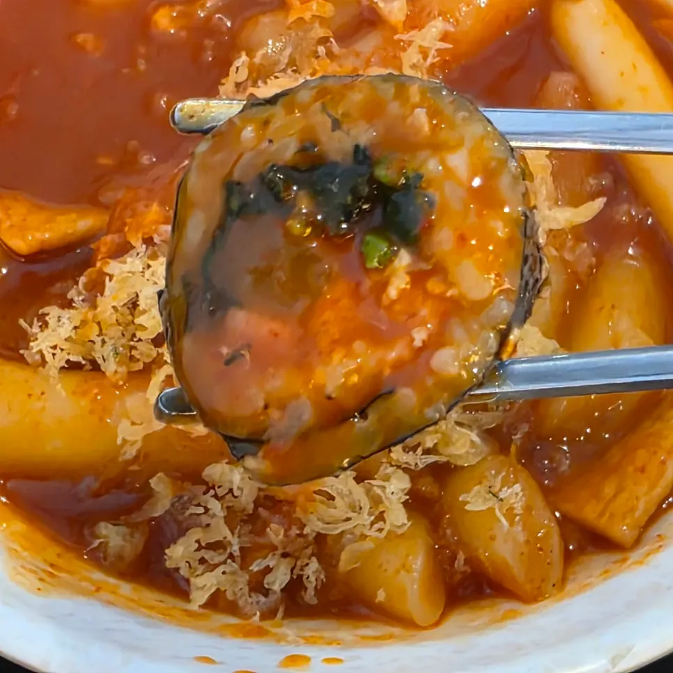 Spicy-sweet tteokbokki from Hyeonseonine