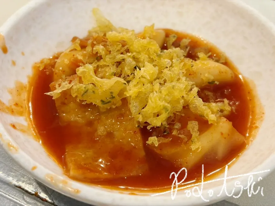 떡볶이 국물에 든 어묵