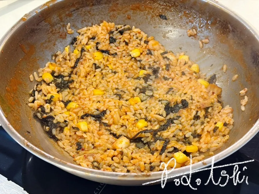 중간에 넣어 익힌 야끼만두