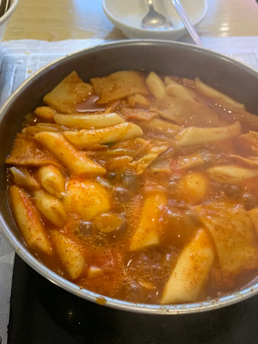 더 끓여 양념이 진해진 즉석떡볶이