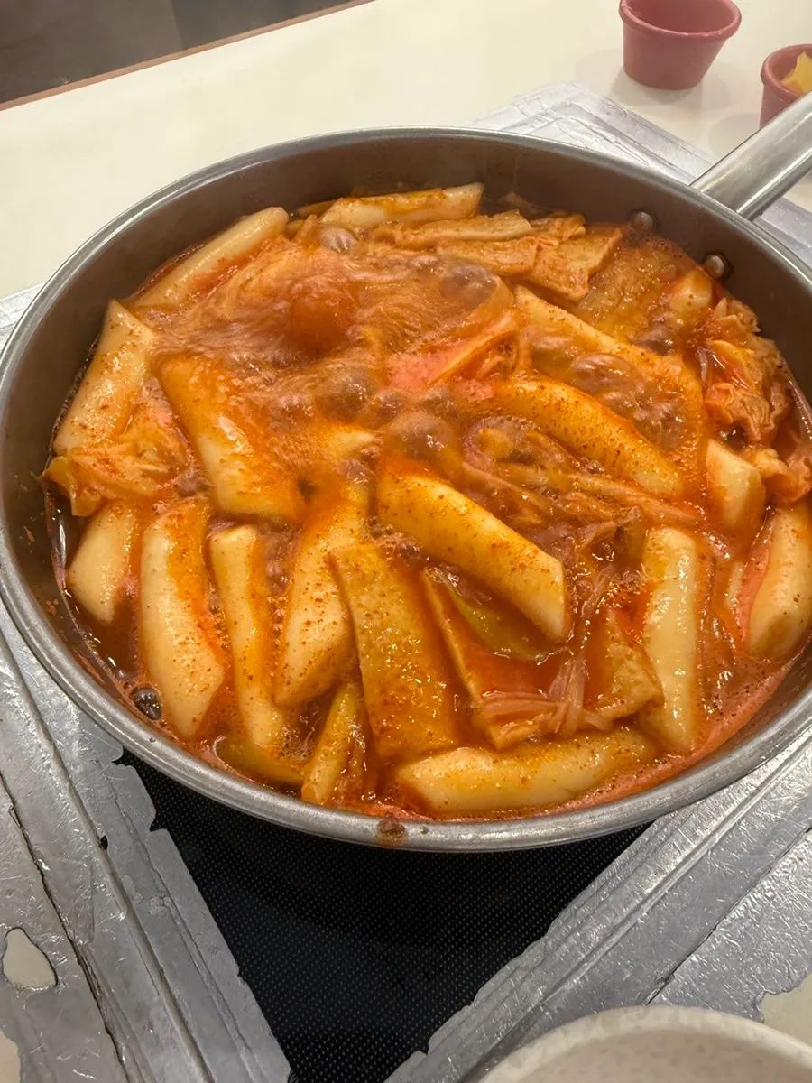 보글보글 끓는 매콤한 즉석떡볶이