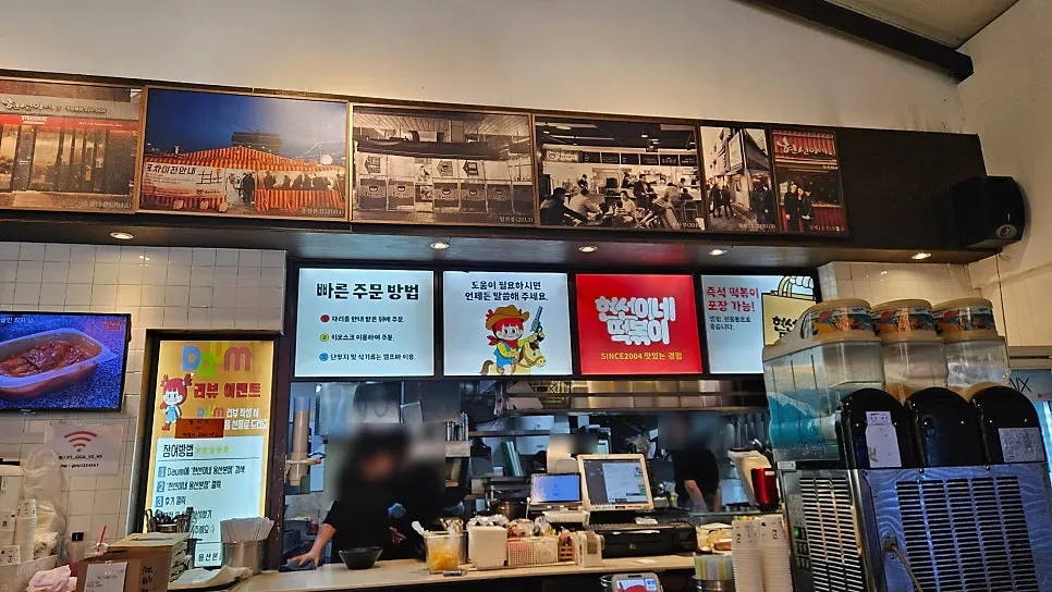 Table seating at Hyeonseonine