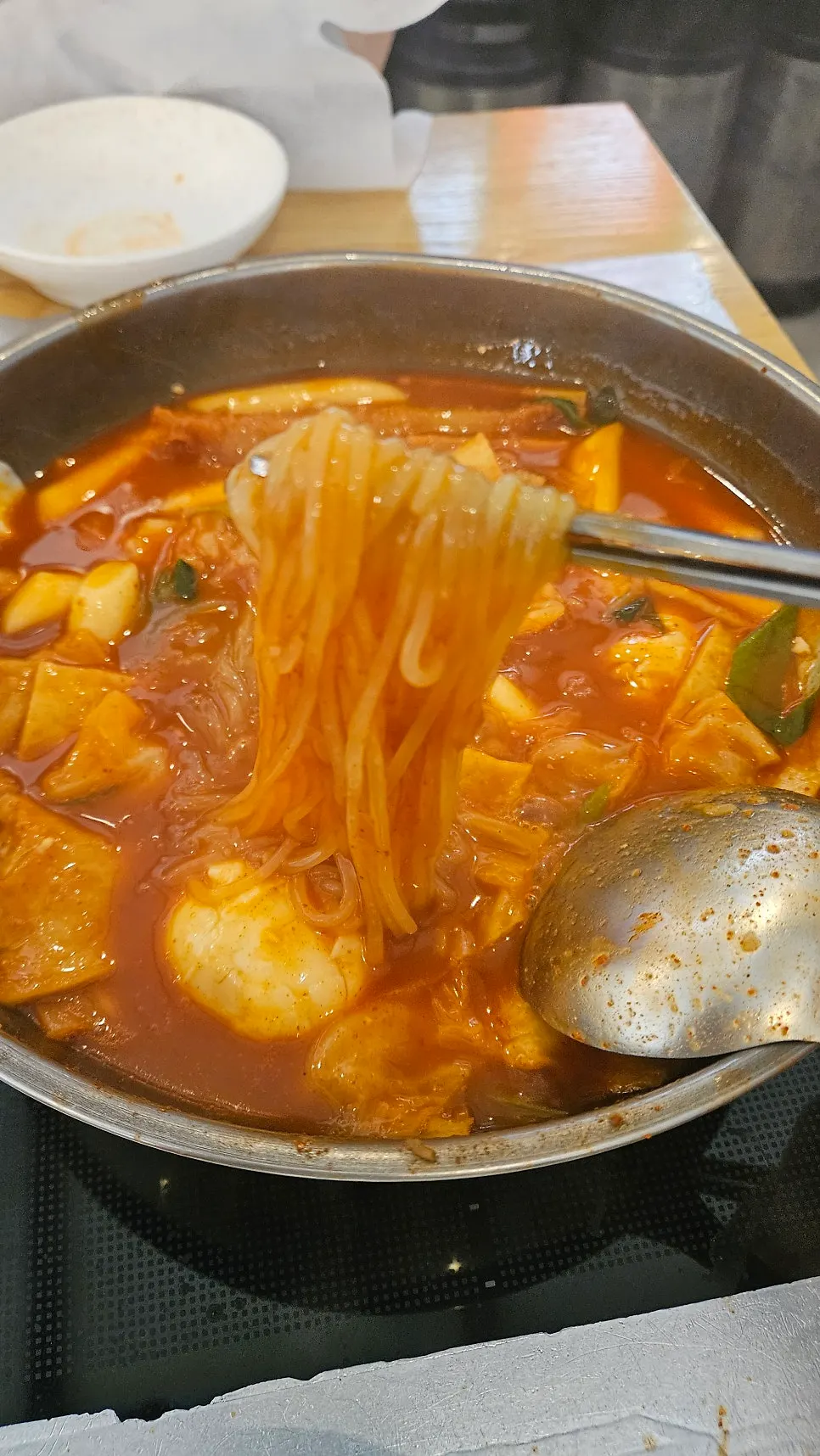 Wheat-flour rice cakes and fish cake instant tteokbokki
