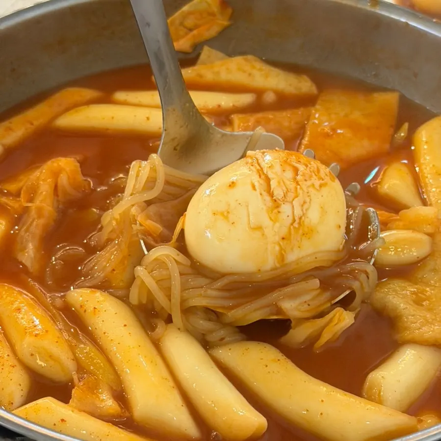 떡볶이 국물에 잘 배인 쫄면사리