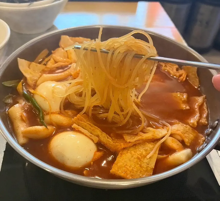 Mild-spice instant tteokbokki loaded with fish cake and rice cake