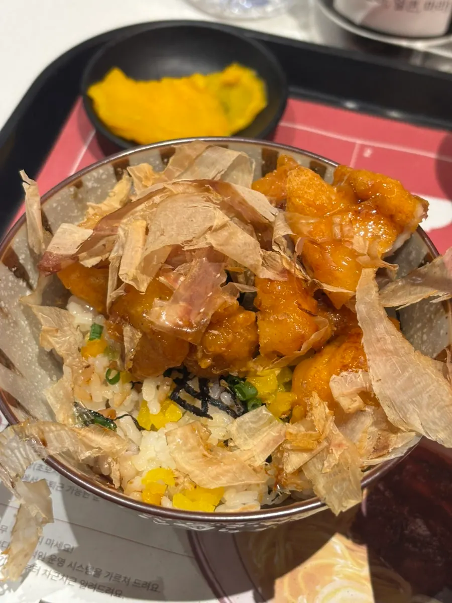 The mini karaage rice bowl served with the set
