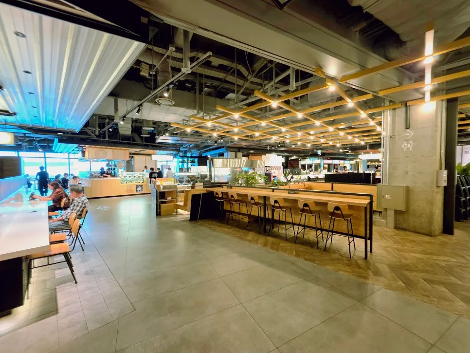 Seating area of the Yongsan I'Park Mall food court