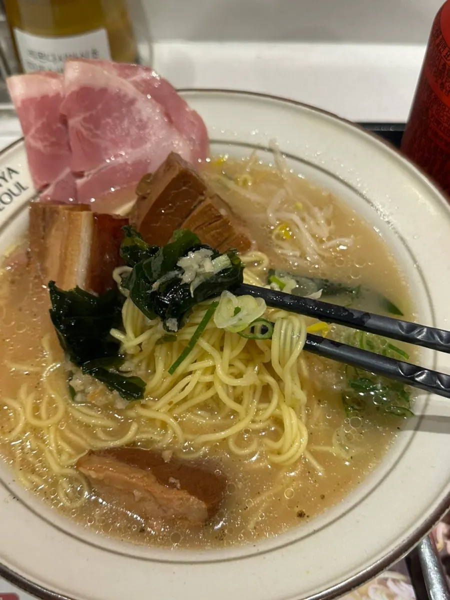 Ramen with dongpo pork and bean sprouts