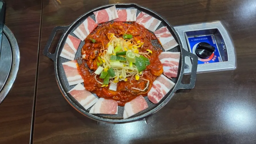 龙门市场铁板料理店内氛围相关照片