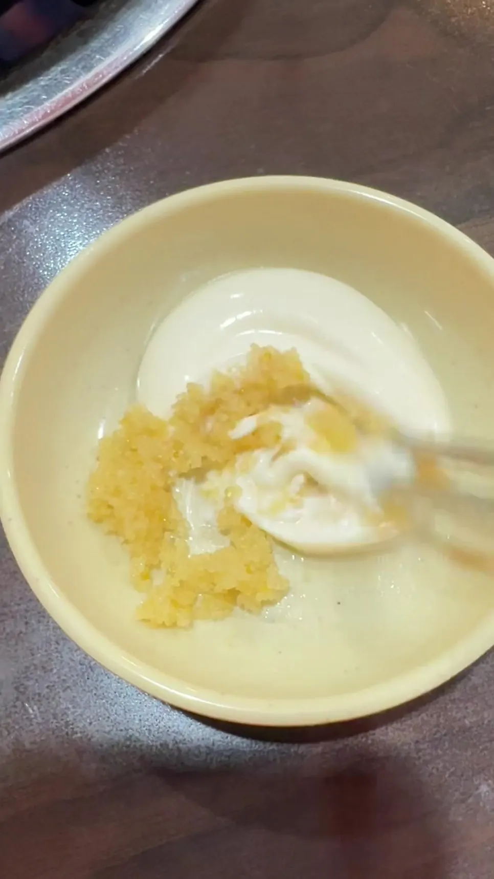 날치알 마요 소스 그릇