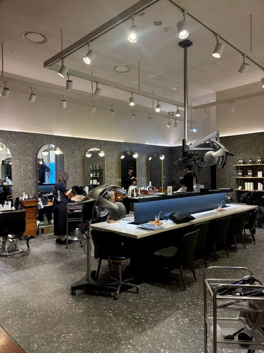 Entrance to JUNO HAIR on the 3rd floor Fashion Park of Yongsan I'Park Mall