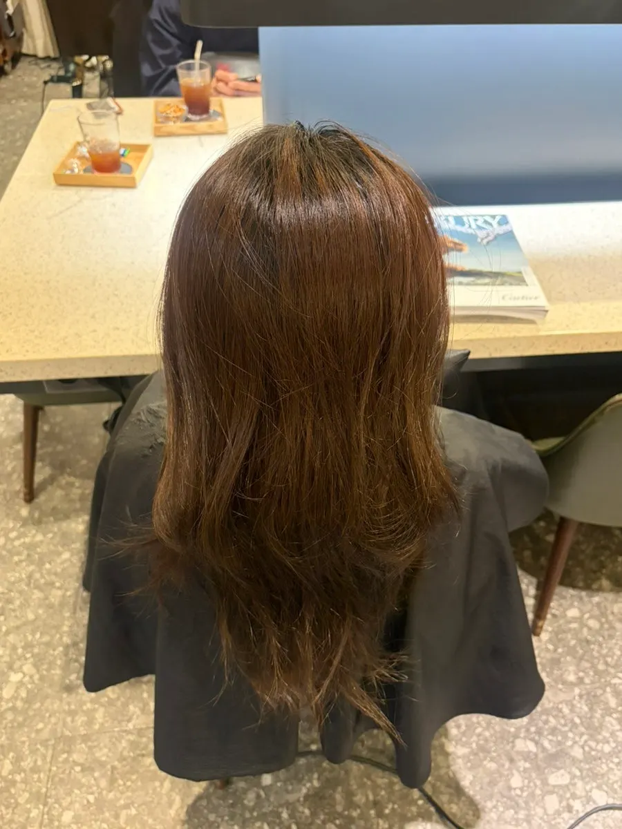 Hair color that had turned ambiguously light before the treatment