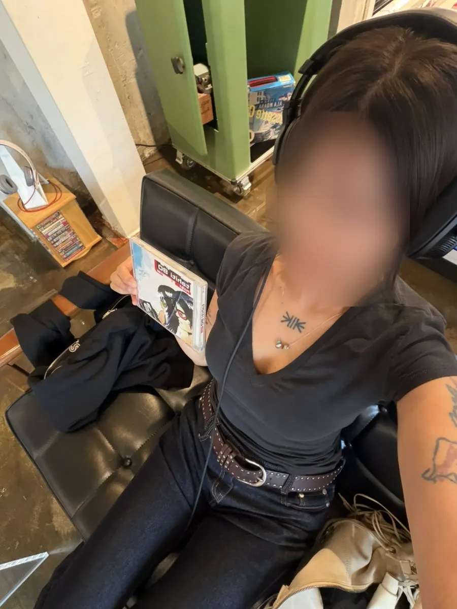 Selfie showing the red-free tone-down color result