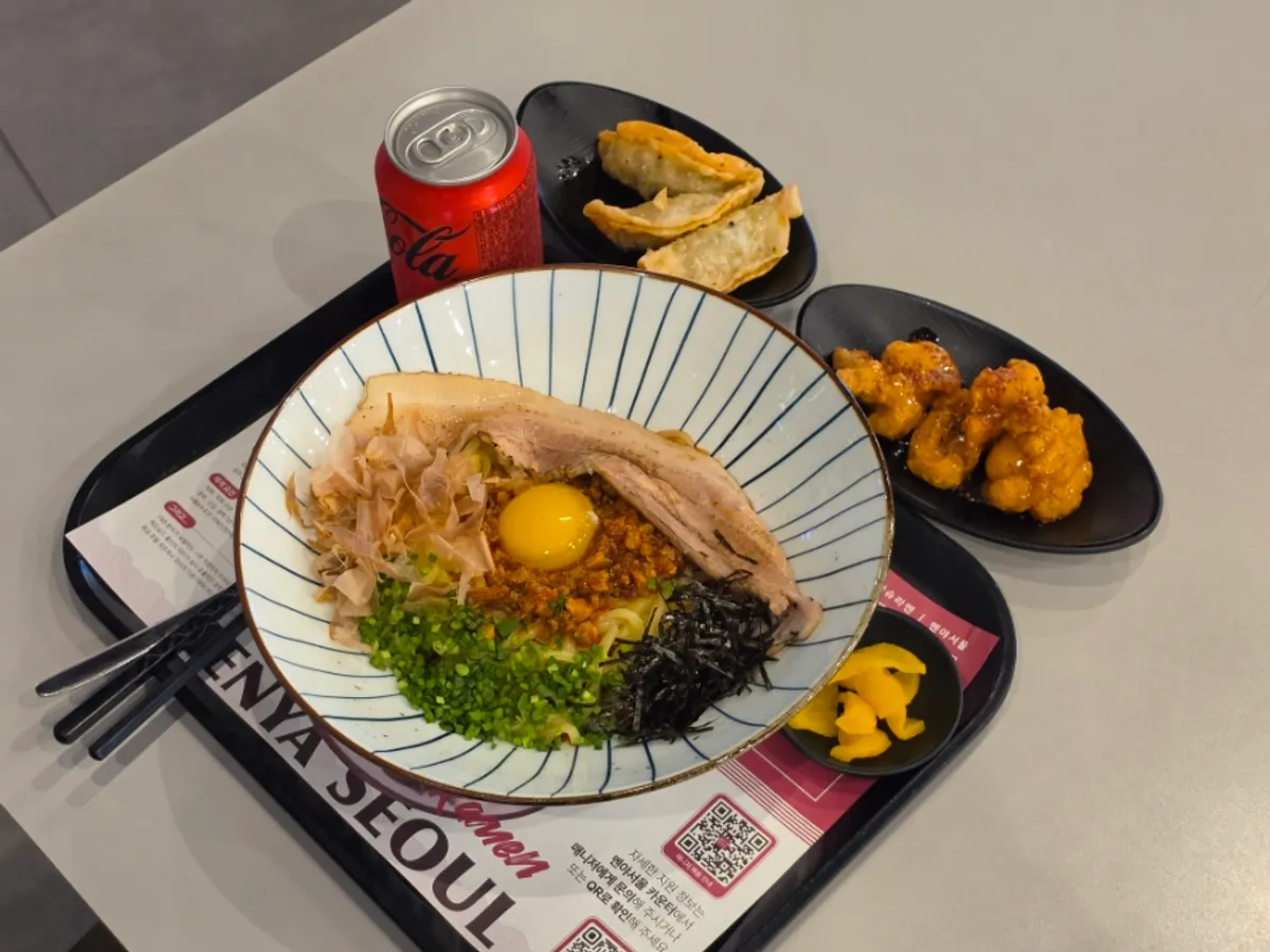 Set mazesoba ba chỉ bày ra bàn