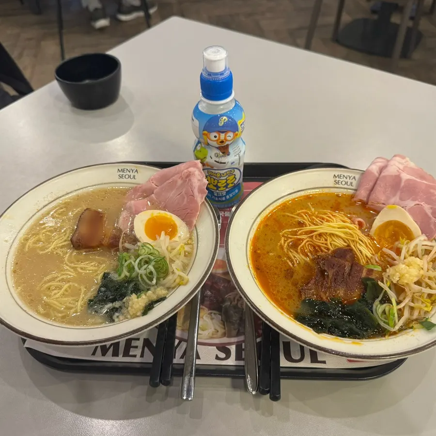 Ramen and drinks ordered in the food court