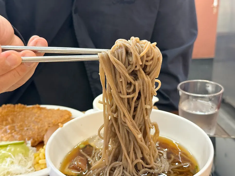 Chilled cold soba topped with green tangerine